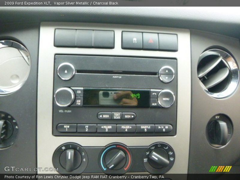 Vapor Silver Metallic / Charcoal Black 2009 Ford Expedition XLT