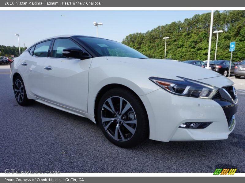 Front 3/4 View of 2016 Maxima Platinum