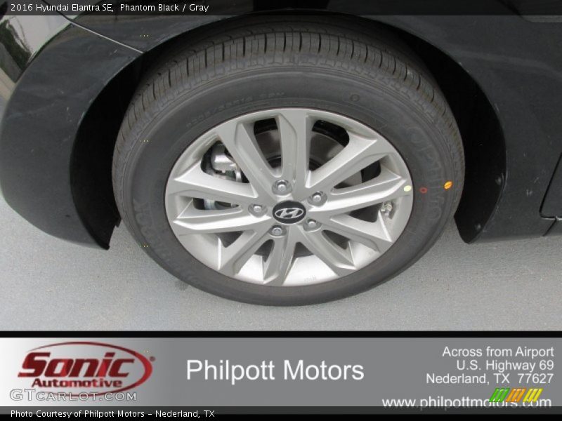 Phantom Black / Gray 2016 Hyundai Elantra SE