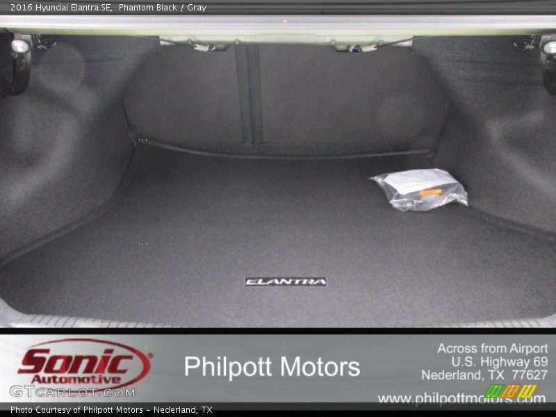 Phantom Black / Gray 2016 Hyundai Elantra SE