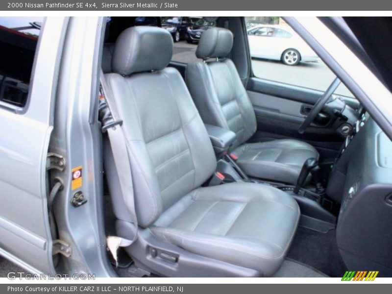 Sierra Silver Metallic / Slate 2000 Nissan Pathfinder SE 4x4