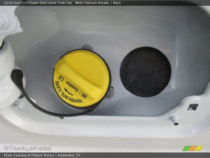 White Platinum Metallic / Black 2016 Ford F250 Super Duty Lariat Crew Cab