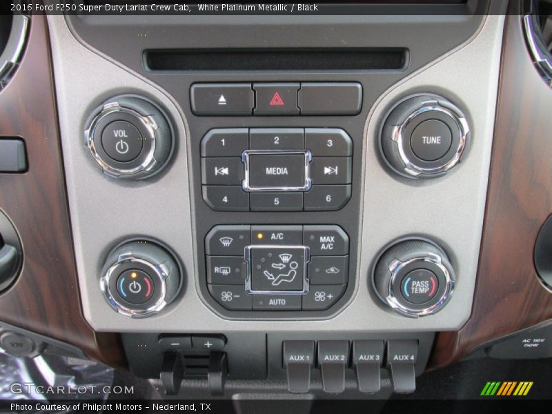 White Platinum Metallic / Black 2016 Ford F250 Super Duty Lariat Crew Cab