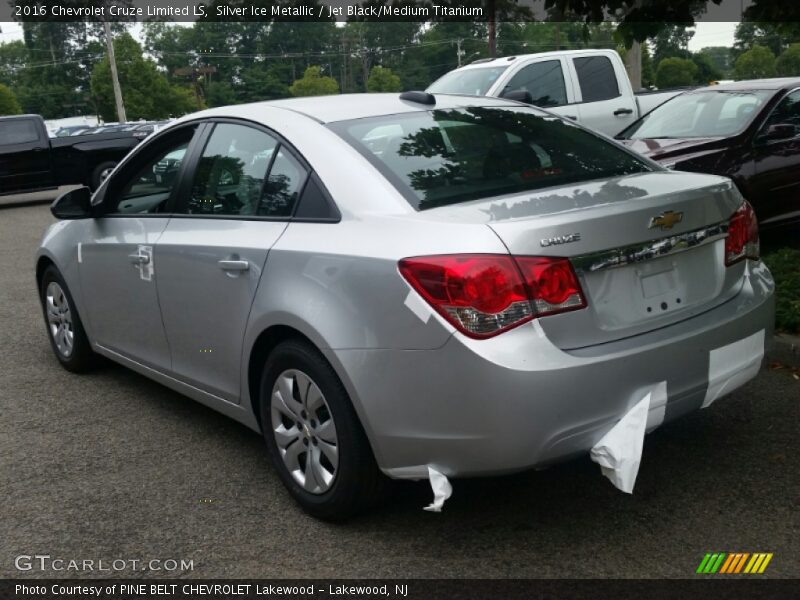 Silver Ice Metallic / Jet Black/Medium Titanium 2016 Chevrolet Cruze Limited LS
