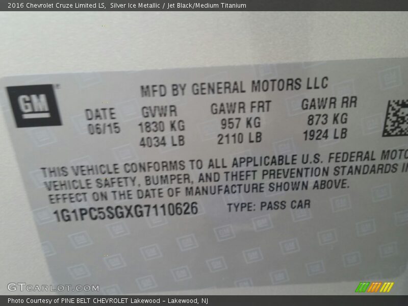 Silver Ice Metallic / Jet Black/Medium Titanium 2016 Chevrolet Cruze Limited LS