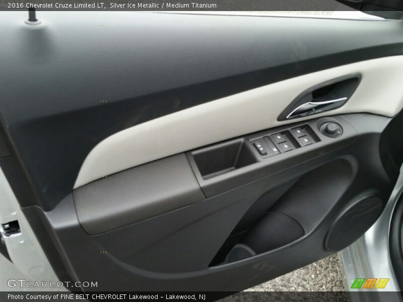 Silver Ice Metallic / Medium Titanium 2016 Chevrolet Cruze Limited LT