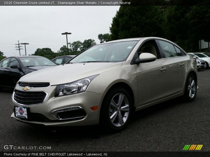 Champagne Silver Metallic / Cocoa/Light Neutral 2016 Chevrolet Cruze Limited LT