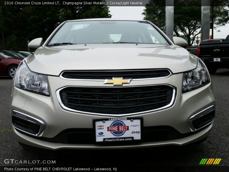 Champagne Silver Metallic / Cocoa/Light Neutral 2016 Chevrolet Cruze Limited LT