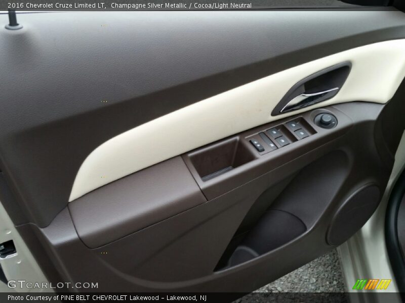 Champagne Silver Metallic / Cocoa/Light Neutral 2016 Chevrolet Cruze Limited LT