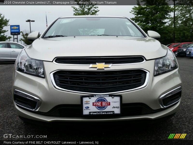 Champagne Silver Metallic / Medium Titanium 2016 Chevrolet Cruze Limited LT