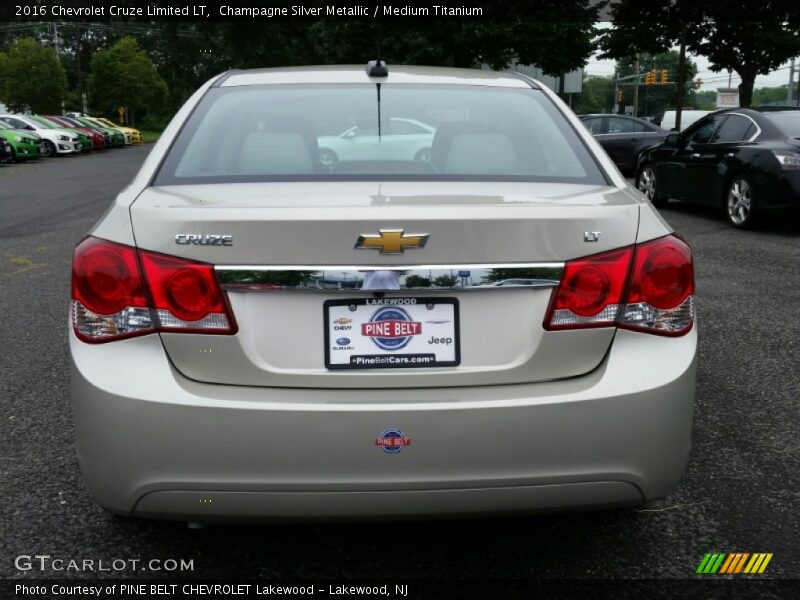 Champagne Silver Metallic / Medium Titanium 2016 Chevrolet Cruze Limited LT