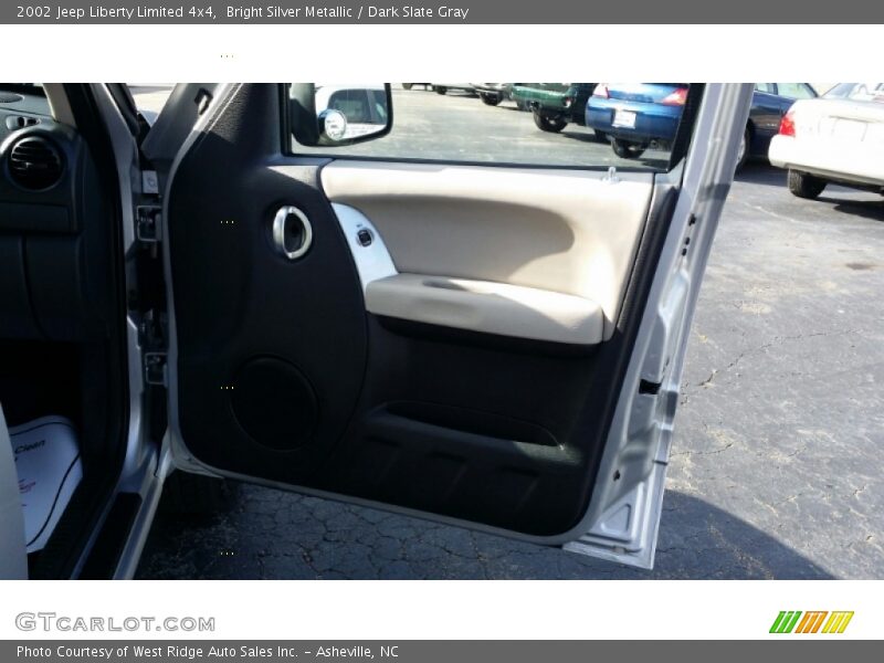 Bright Silver Metallic / Dark Slate Gray 2002 Jeep Liberty Limited 4x4
