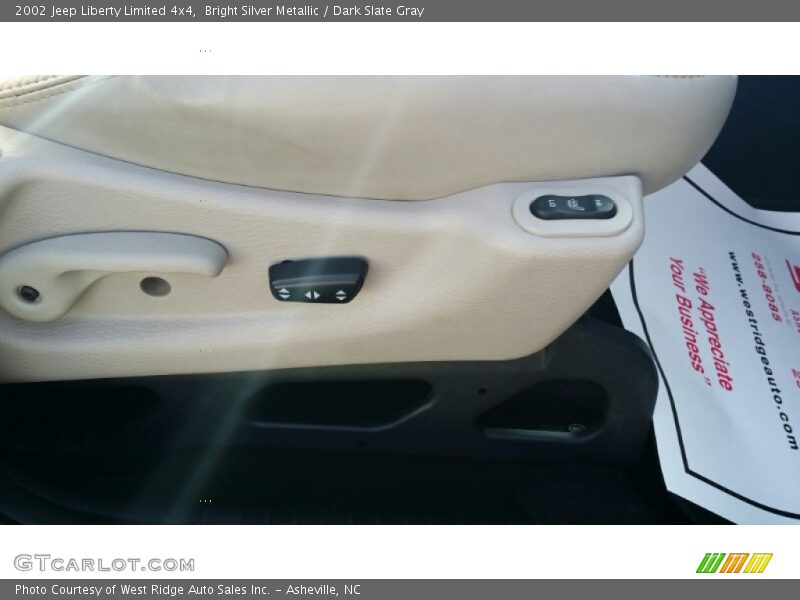 Bright Silver Metallic / Dark Slate Gray 2002 Jeep Liberty Limited 4x4