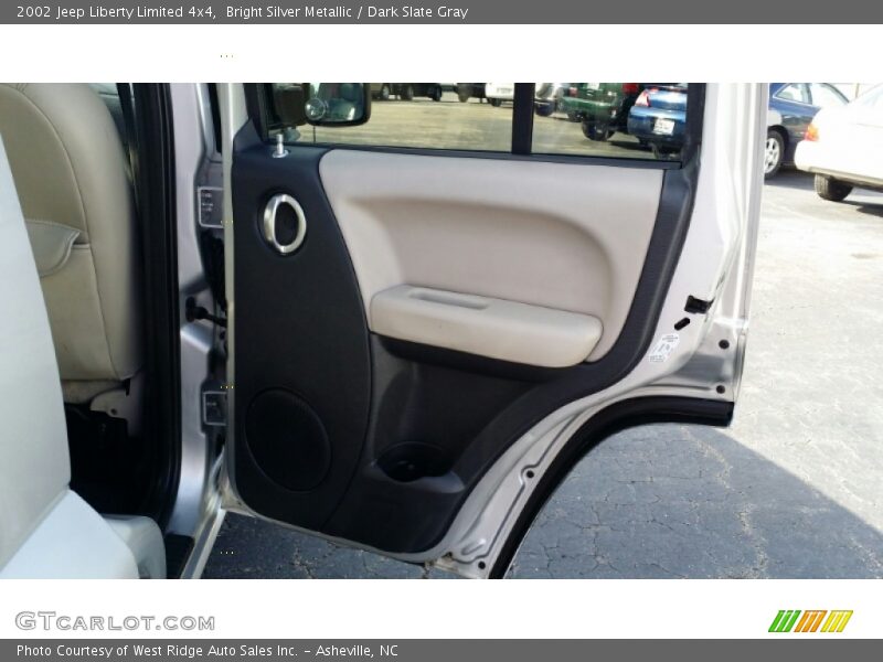 Bright Silver Metallic / Dark Slate Gray 2002 Jeep Liberty Limited 4x4