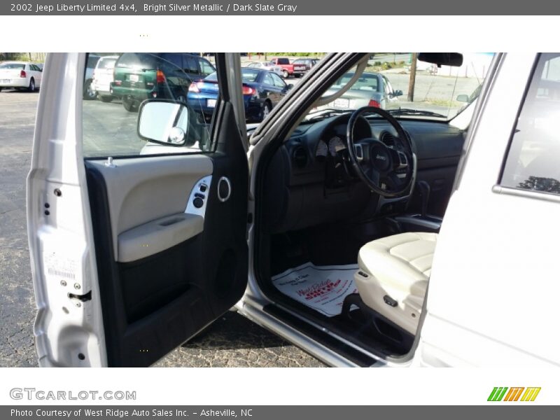 Bright Silver Metallic / Dark Slate Gray 2002 Jeep Liberty Limited 4x4