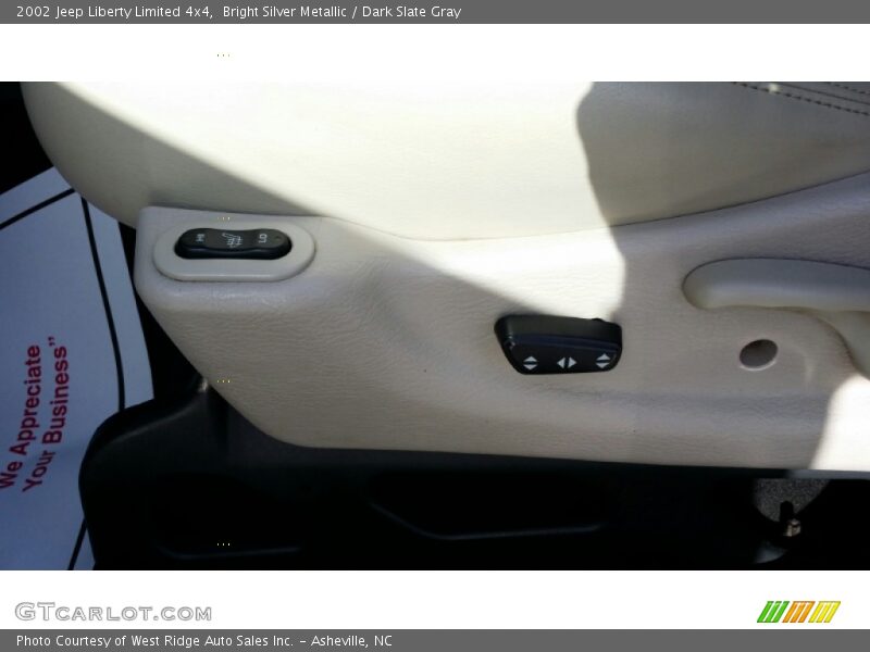 Bright Silver Metallic / Dark Slate Gray 2002 Jeep Liberty Limited 4x4