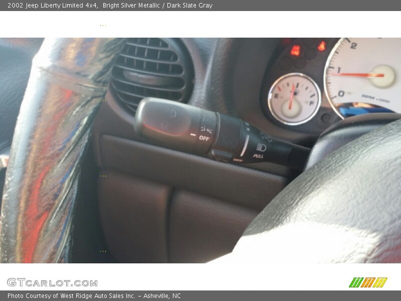 Bright Silver Metallic / Dark Slate Gray 2002 Jeep Liberty Limited 4x4