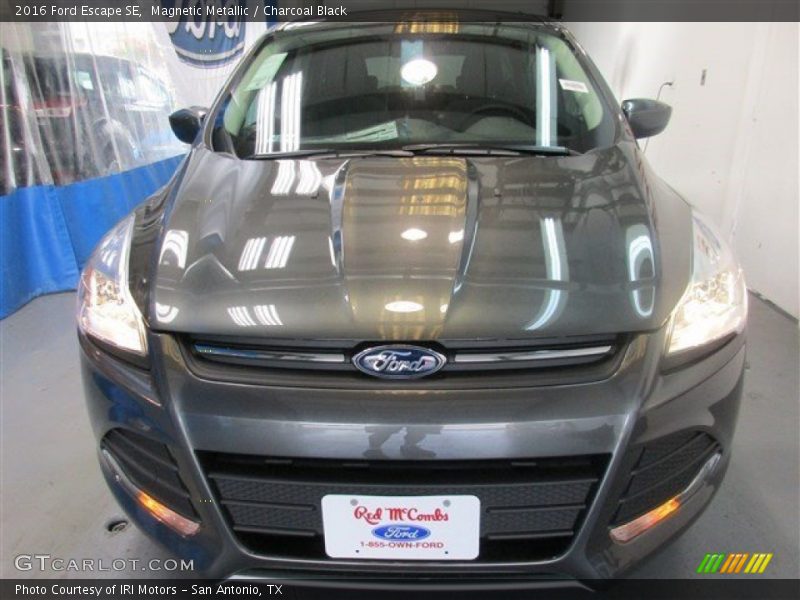 Magnetic Metallic / Charcoal Black 2016 Ford Escape SE