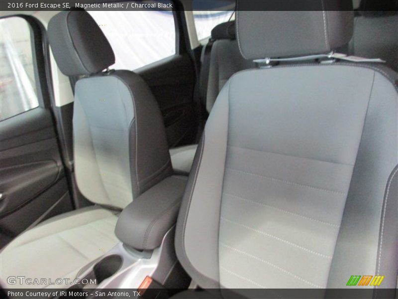 Magnetic Metallic / Charcoal Black 2016 Ford Escape SE