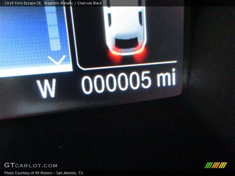 Magnetic Metallic / Charcoal Black 2016 Ford Escape SE