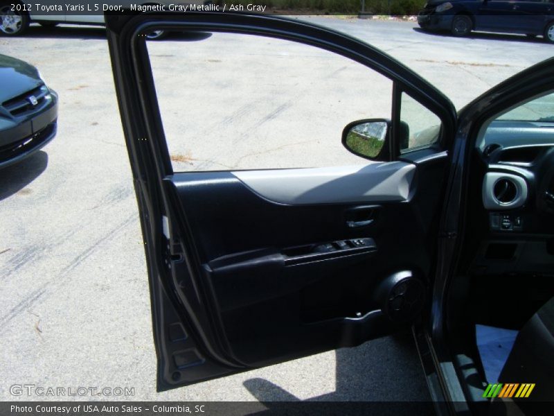 Magnetic Gray Metallic / Ash Gray 2012 Toyota Yaris L 5 Door