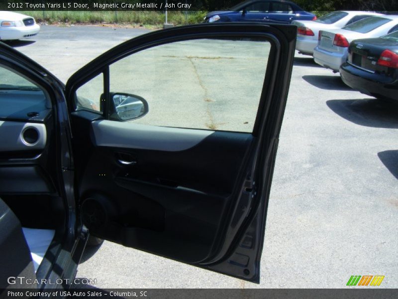 Magnetic Gray Metallic / Ash Gray 2012 Toyota Yaris L 5 Door