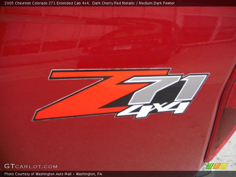 Dark Cherry Red Metallic / Medium Dark Pewter 2005 Chevrolet Colorado Z71 Extended Cab 4x4