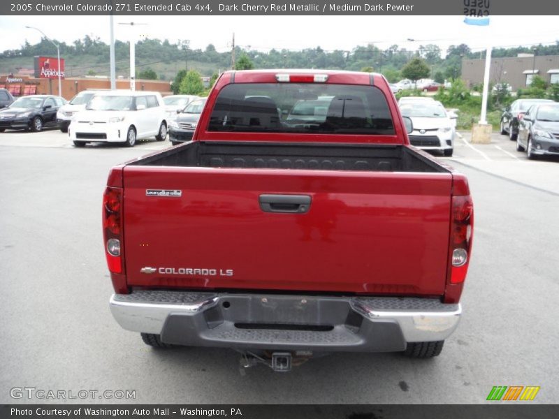 Dark Cherry Red Metallic / Medium Dark Pewter 2005 Chevrolet Colorado Z71 Extended Cab 4x4