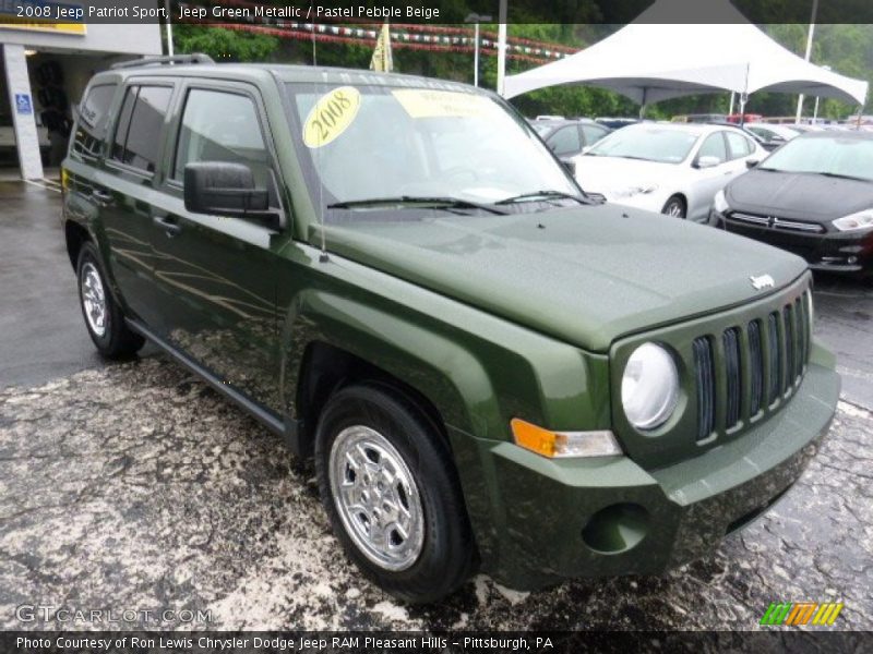Front 3/4 View of 2008 Patriot Sport