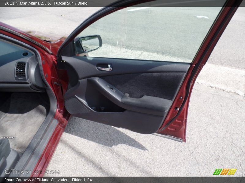 Tuscan Sun / Blond 2011 Nissan Altima 2.5 S