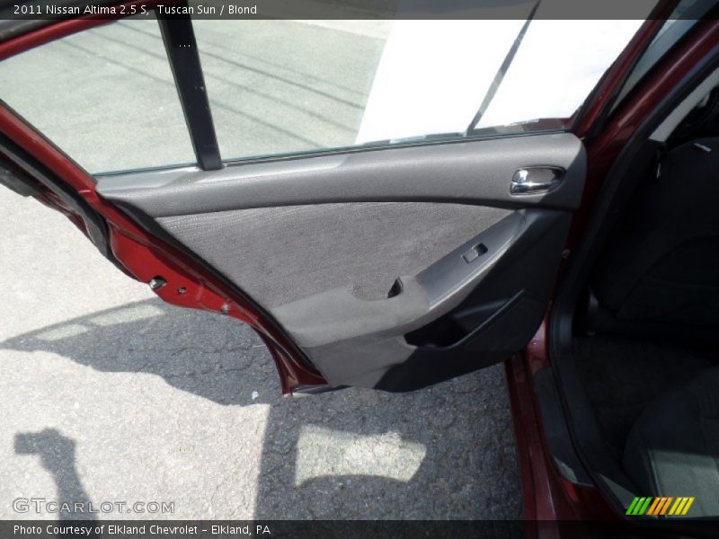 Tuscan Sun / Blond 2011 Nissan Altima 2.5 S