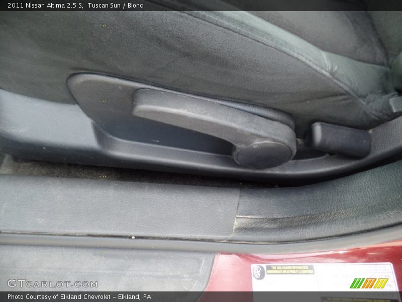 Tuscan Sun / Blond 2011 Nissan Altima 2.5 S