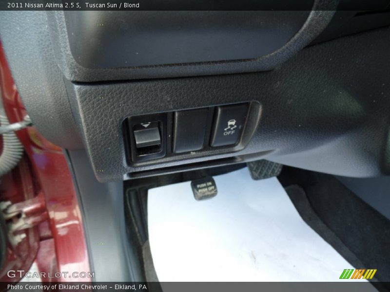 Tuscan Sun / Blond 2011 Nissan Altima 2.5 S