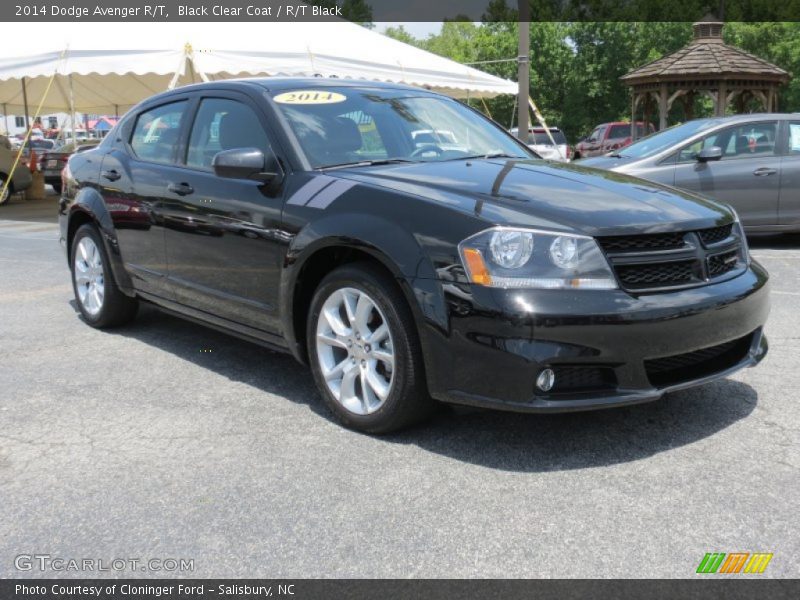 Front 3/4 View of 2014 Avenger R/T