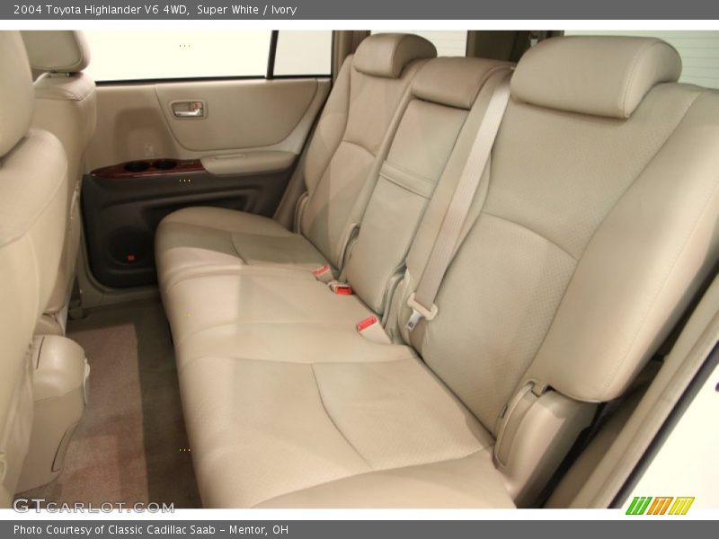 Super White / Ivory 2004 Toyota Highlander V6 4WD