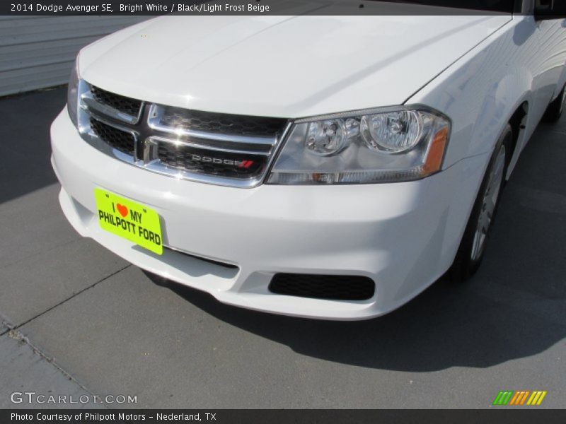 Bright White / Black/Light Frost Beige 2014 Dodge Avenger SE
