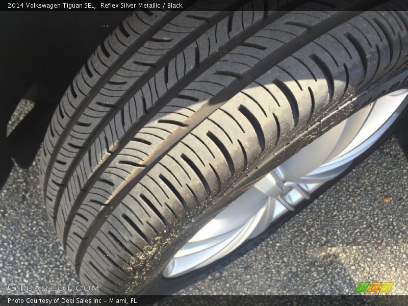 Reflex Silver Metallic / Black 2014 Volkswagen Tiguan SEL