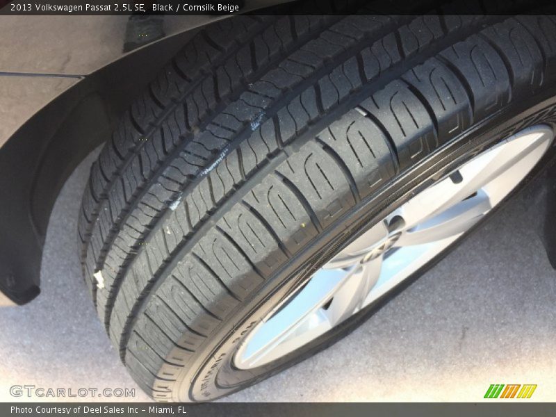 Black / Cornsilk Beige 2013 Volkswagen Passat 2.5L SE