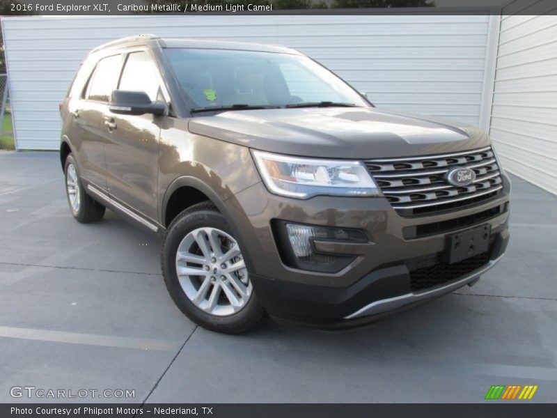 Front 3/4 View of 2016 Explorer XLT