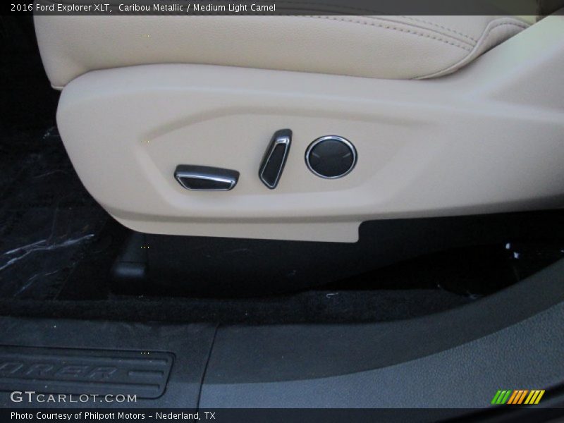 Front Seat of 2016 Explorer XLT