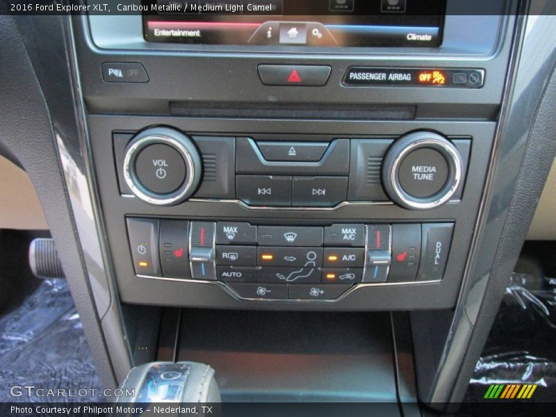 Controls of 2016 Explorer XLT