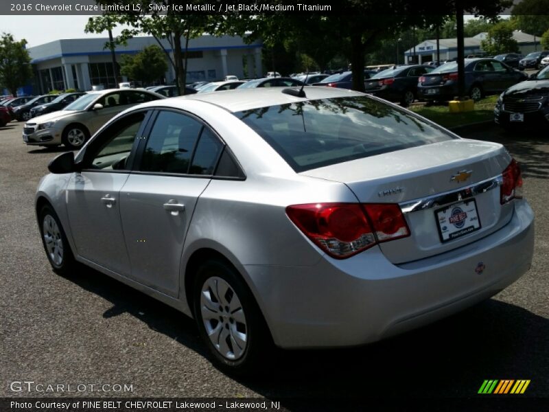Silver Ice Metallic / Jet Black/Medium Titanium 2016 Chevrolet Cruze Limited LS
