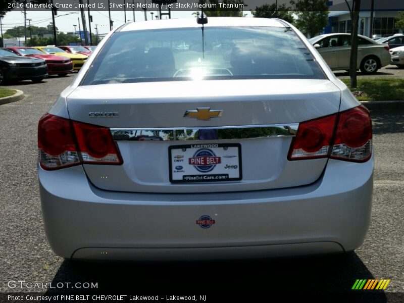 Silver Ice Metallic / Jet Black/Medium Titanium 2016 Chevrolet Cruze Limited LS