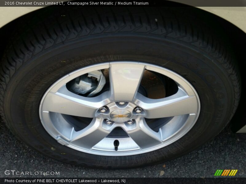 Champagne Silver Metallic / Medium Titanium 2016 Chevrolet Cruze Limited LT
