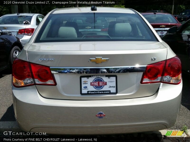 Champagne Silver Metallic / Medium Titanium 2016 Chevrolet Cruze Limited LT