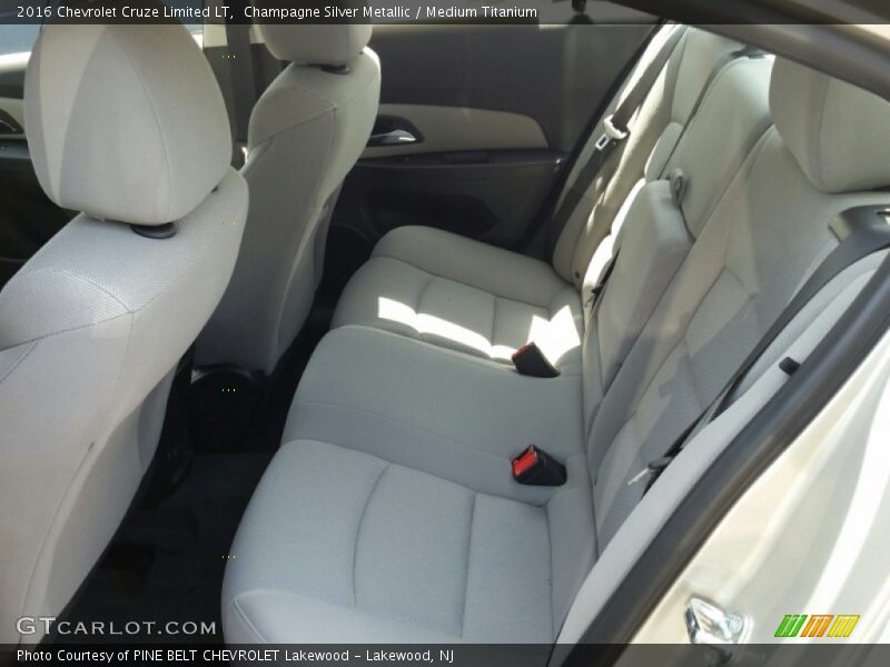Champagne Silver Metallic / Medium Titanium 2016 Chevrolet Cruze Limited LT