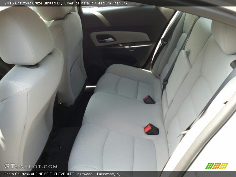 Silver Ice Metallic / Medium Titanium 2016 Chevrolet Cruze Limited LT