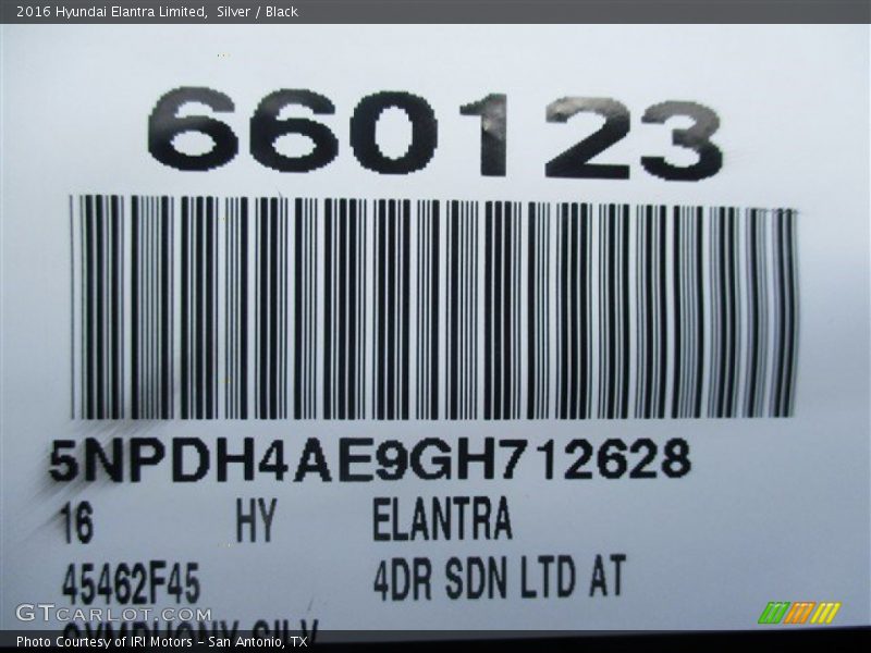 Silver / Black 2016 Hyundai Elantra Limited
