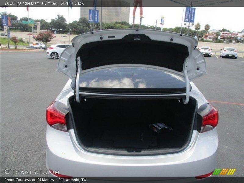 Silver / Black 2016 Hyundai Elantra Limited
