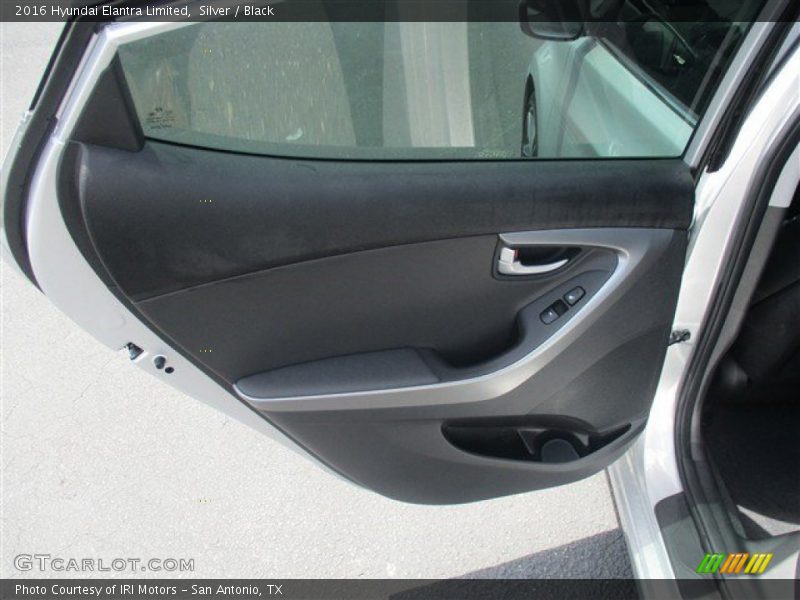 Silver / Black 2016 Hyundai Elantra Limited